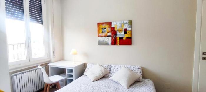 2 Bedroom Gem Near Milano Centrale Fast Wi Fi Kademy House Ruang foto