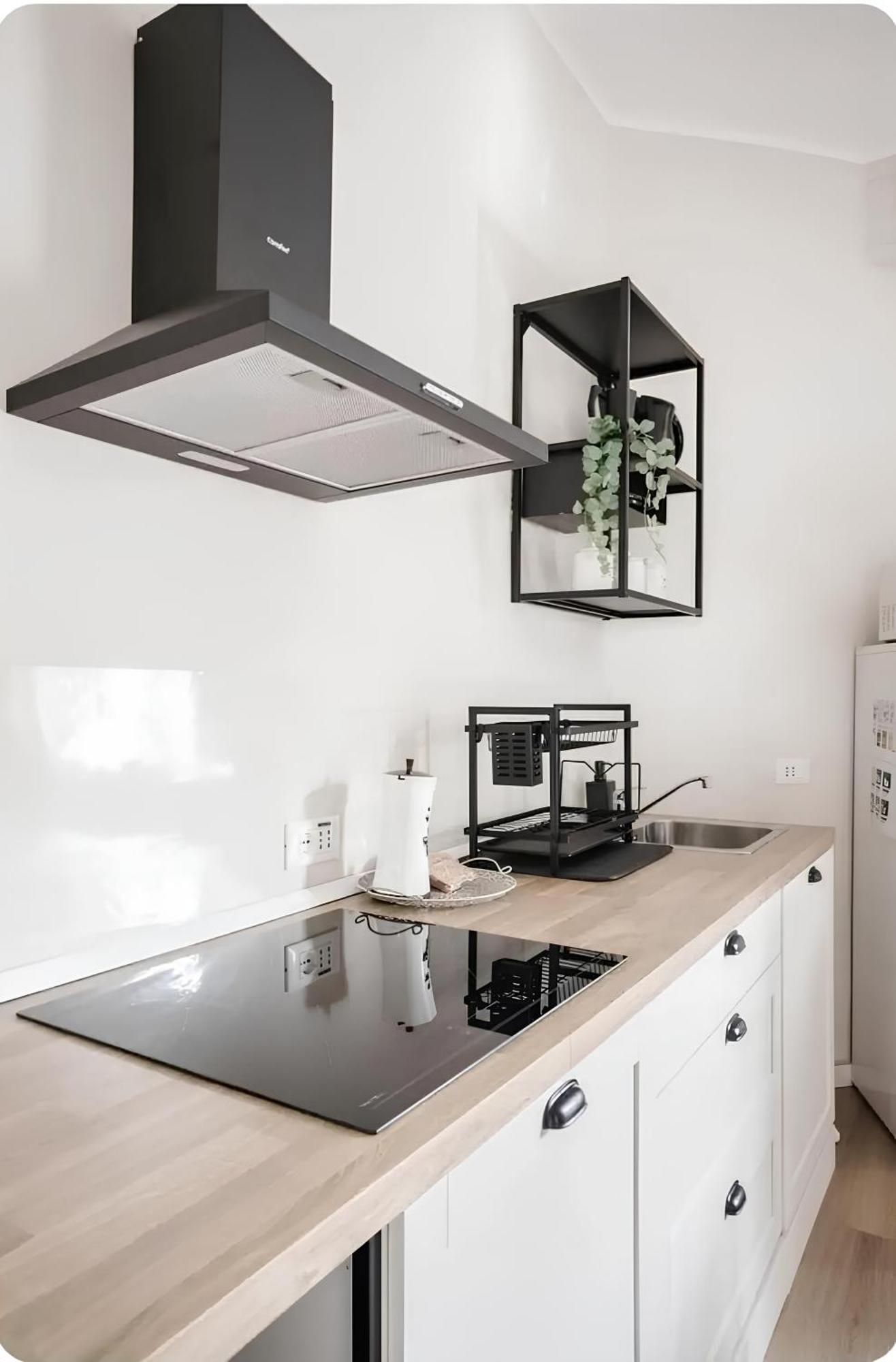 2 Bedroom Gem Near Milano Centrale Fast Wi Fi Kademy House Bagian luar foto