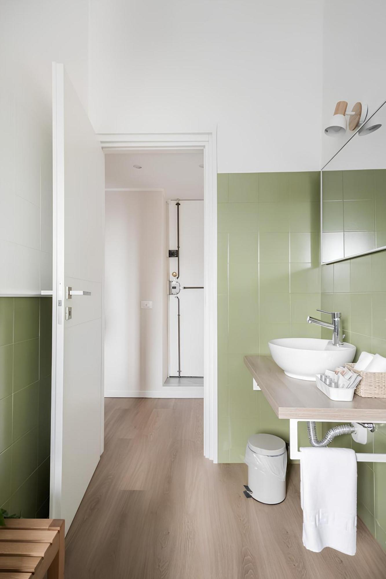 2 Bedroom Gem Near Milano Centrale Fast Wi Fi Kademy House Bagian luar foto